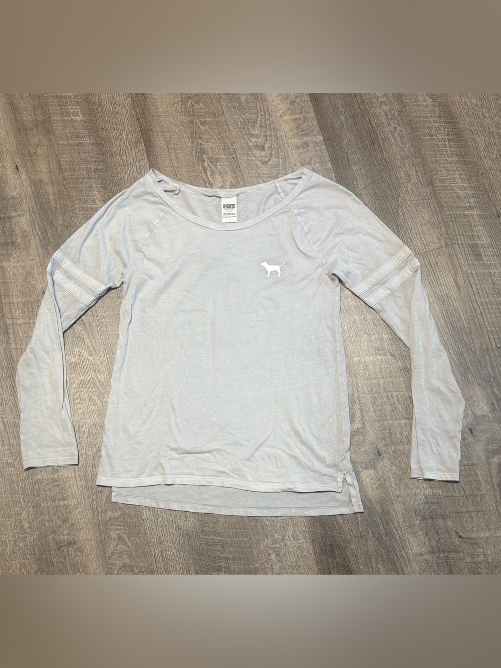 PINK Victoria’s Secret Light Gray Long Sleeve Tee with Dog Logo B1